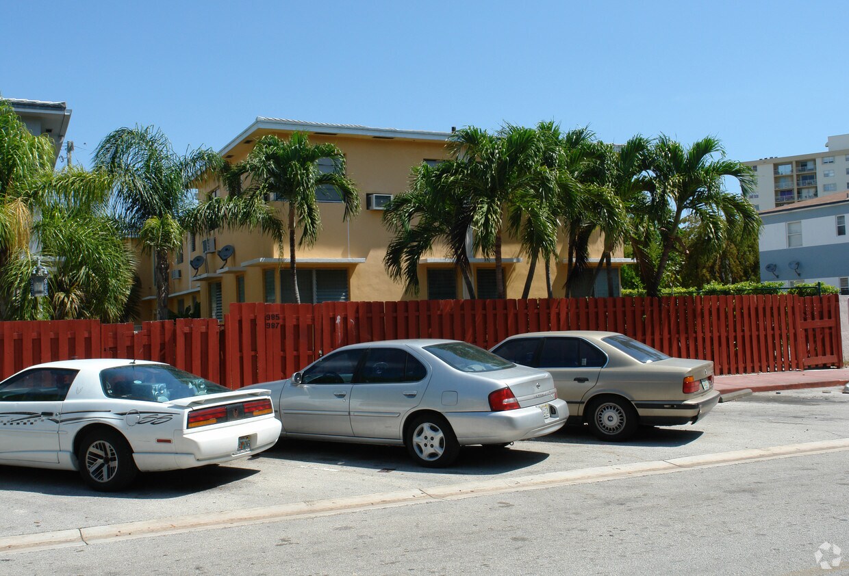 985987 Bay Dr, Miami Beach, FL 33141 Apartments in Miami Beach, FL