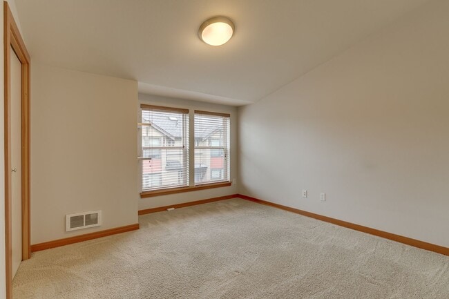 Foto del edificio - Bright, Modern 3 bed 2.5 Bath Townhome in ...