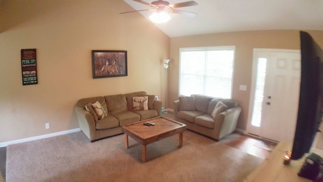 Building Photo - 119 Meadowbrook Dr