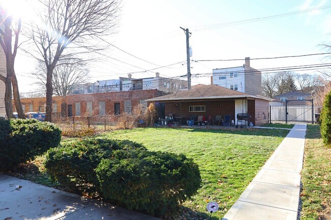 Foto del edificio - 8124 S Calumet Ave