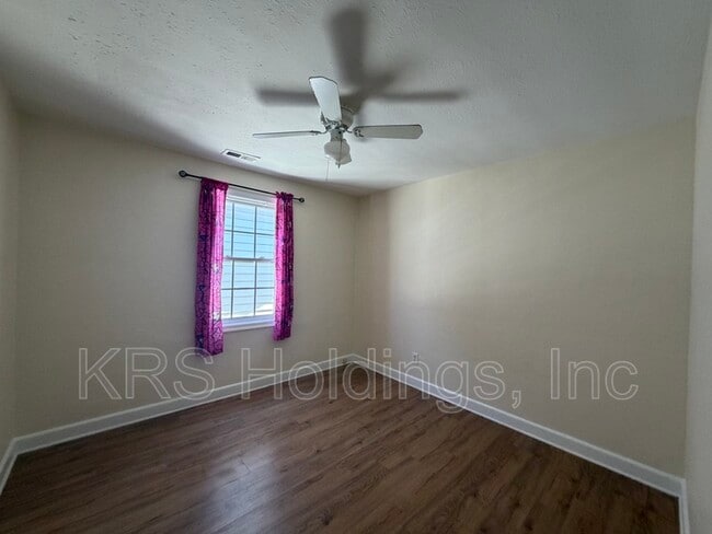 Building Photo - 716 31st St