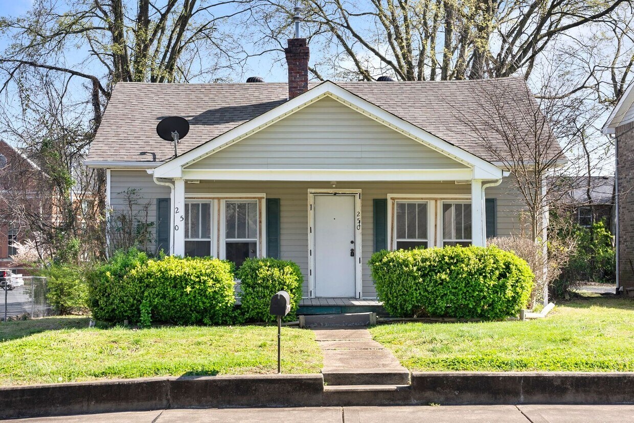 Foto principal - 2 Bedroom Home Near APSU Campus For Rent!