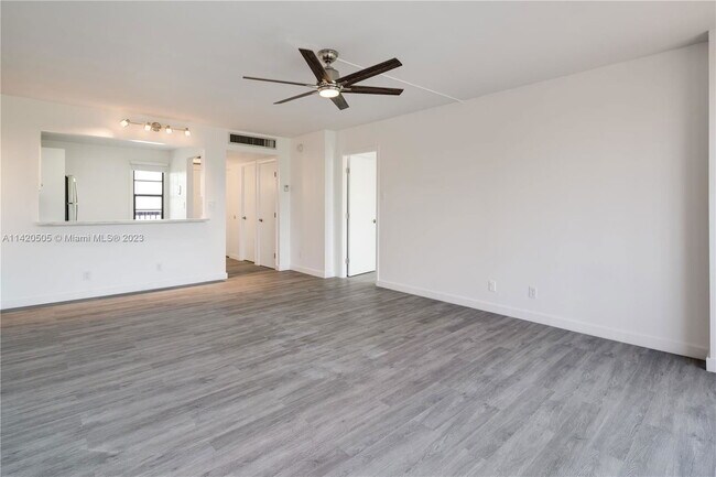Foto del edificio - 3401 N Country Club Dr