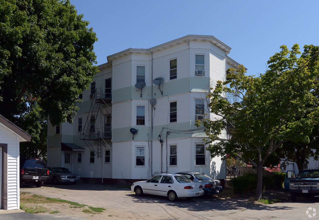 Primary Photo - 12-14 Holmes St