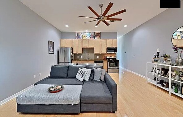 Primary Photo - 2931 E 12th St