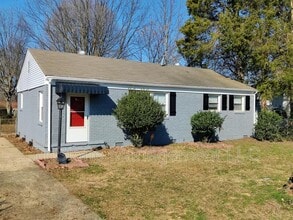 Building Photo - 2231 English Dr