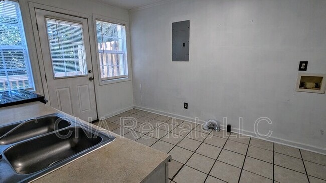 Building Photo - 370 Roosevelt Cir NE