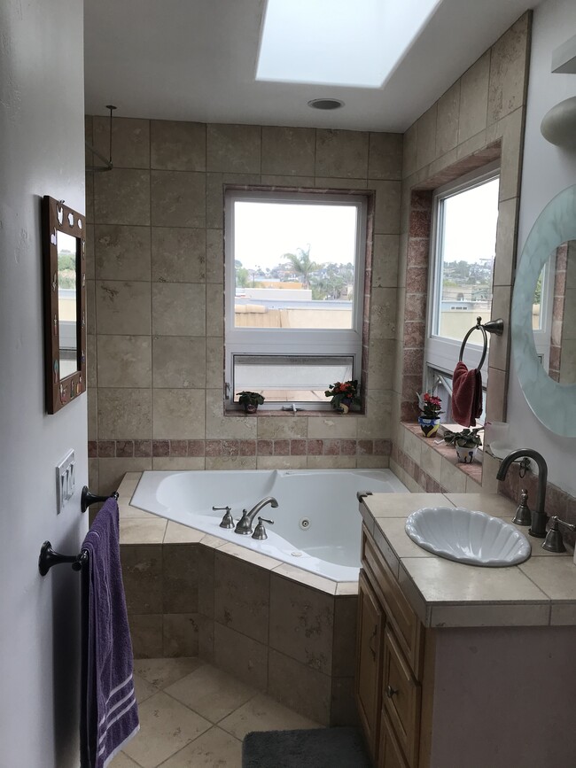 Foto del edificio - 4855 Voltaire St