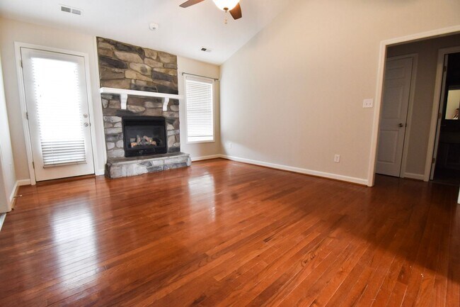 Foto del edificio - 3 Bedroom 2 Bathroom with Bonus - Dogs Con...