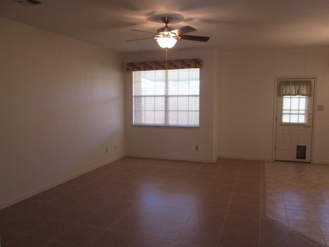 Building Photo - 104 Summer Loop