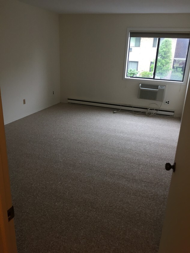 Main Bedroom - 180 Glenbrook Rd