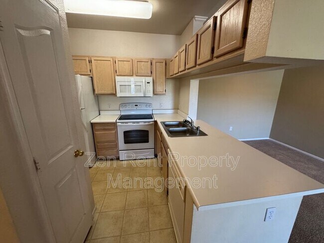 Building Photo - 16013 S Desert Foothills Pkwy