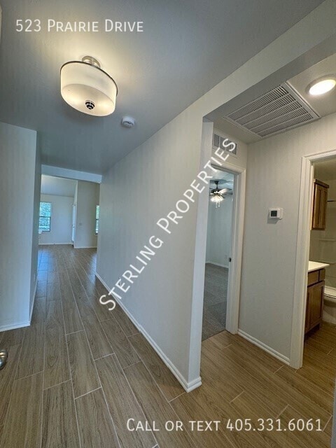 Building Photo - 523 Prairie Dr