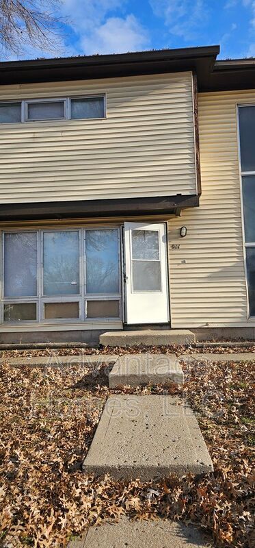 Building Photo - 911 N 70th Terrace