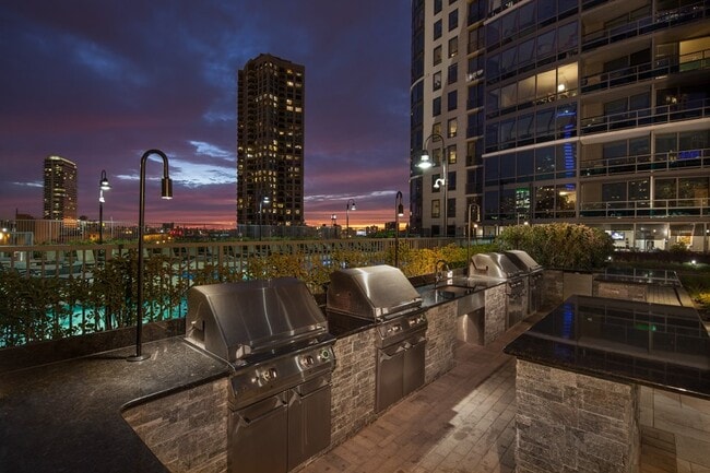 Foto del edificio - 550 N Kingsbury St