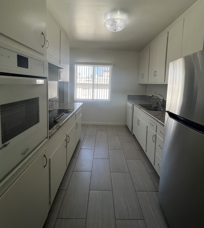 kitchen - 801 S Lucerne Blvd