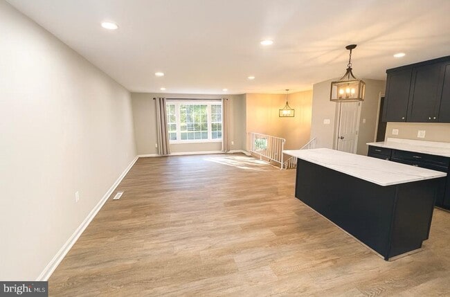 Building Photo - 9000 Marcellas Dr