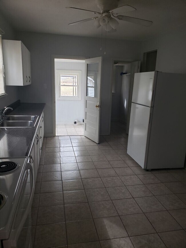 Building Photo - 3 br, 1 bath House - 501 Hoover Ave