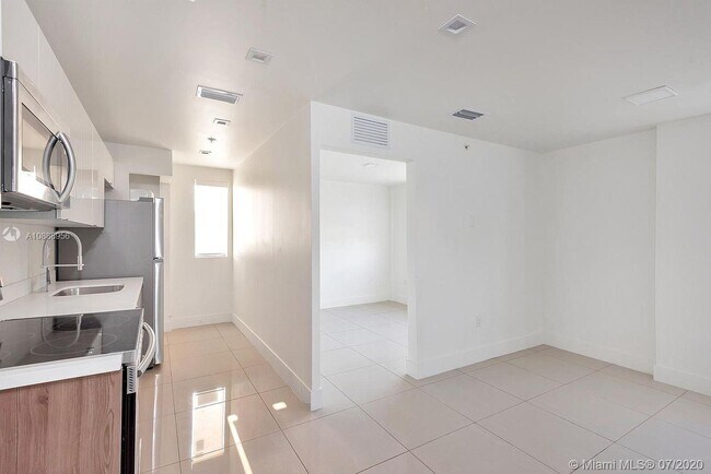 Foto del edificio - 829 SW 18th Ave