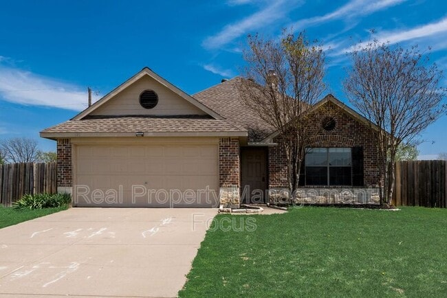 Photo - 121 Price Cir House