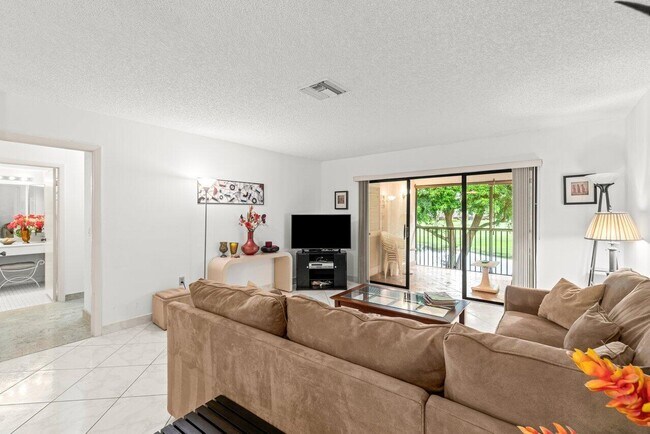 Foto del edificio - 30 Stratford Ln W