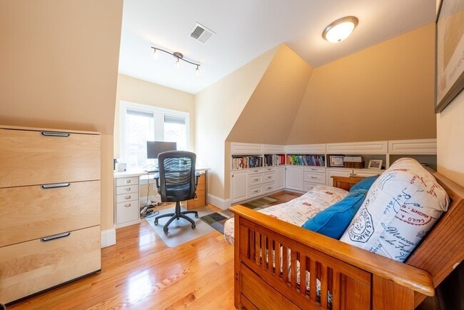 Building Photo - 57 Kidder Ave