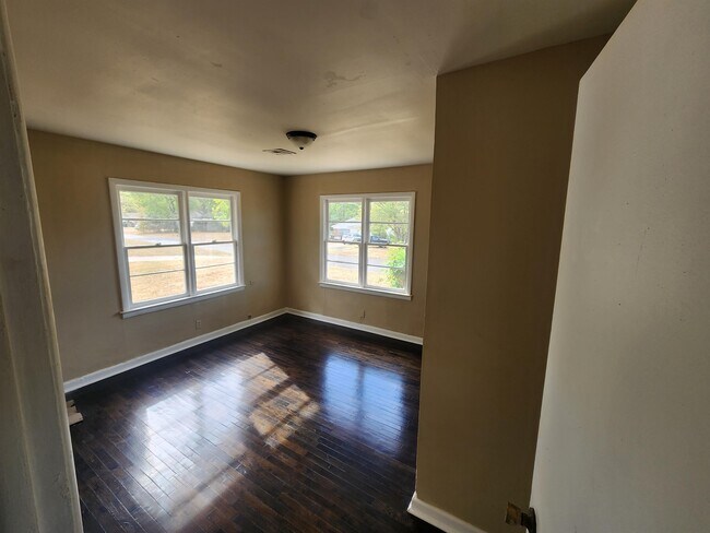 Building Photo - 448 N 18th St