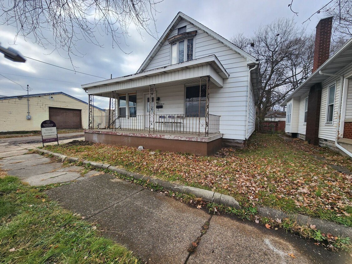 Foto principal - 3 br, 2 bath House - 104 N 21 St.
