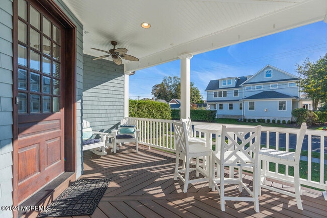 Foto del edificio - 300 Salem Ave