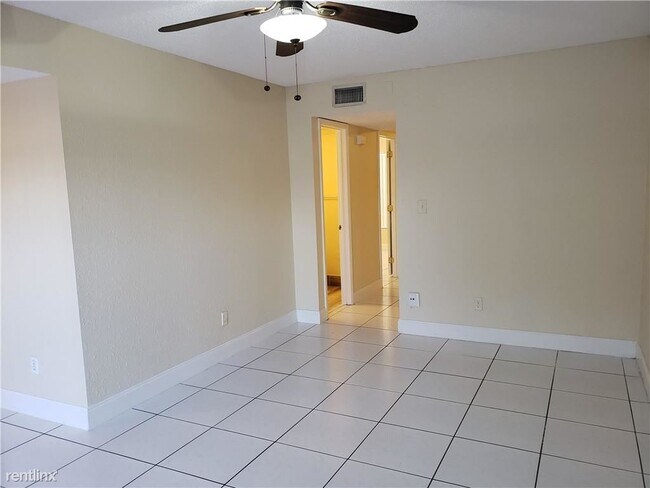 Building Photo - 6573 SW 41st Ct