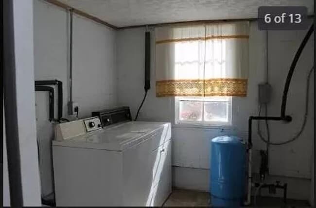 Building Photo - 3BD/2BA Historic Farmhouse close to Town a...