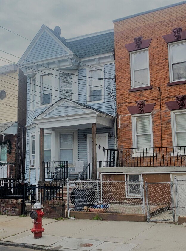 213 Freeman Ave, Jersey City, NJ 07306 House Rental in Jersey City