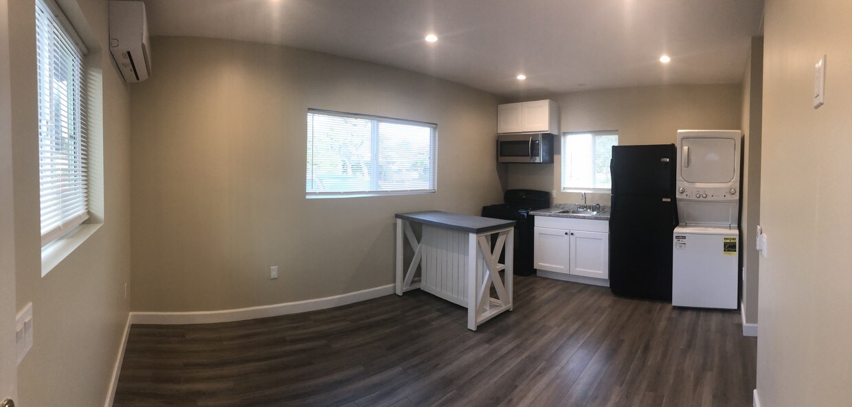 Foto principal - 10022 Gothic Ave