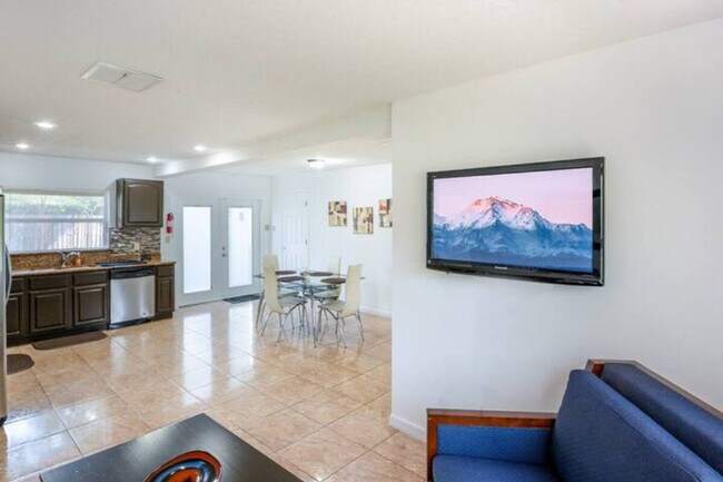 Foto del edificio - 2704 Raeford Rd