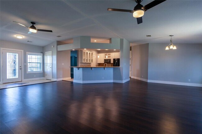 Foto del edificio - 330 Cross Ln