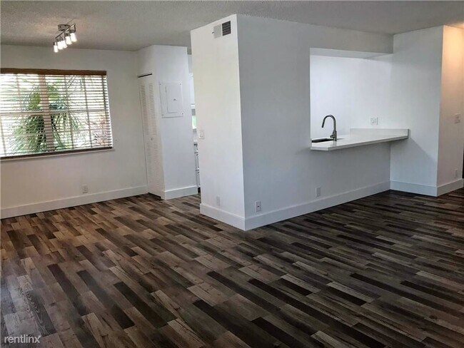 Building Photo - 2 br, 2 bath Condo - 8768 SW 3rd St