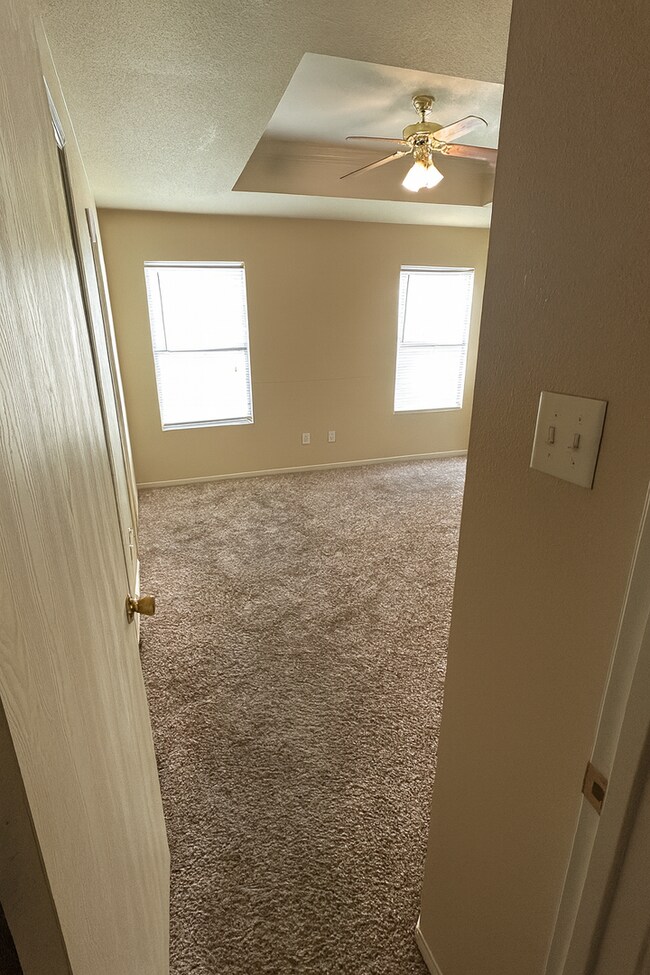 Foto del edificio - AVAILABLE NOW!!!