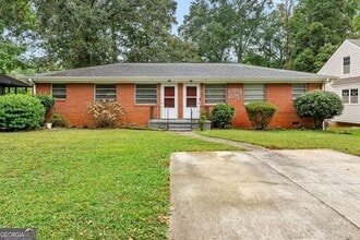 Building Photo - 606 Sycamore Dr