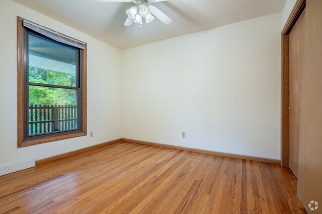 3BR, 1BA - 1,088SF - Bedroom - Middleton Lakeview Apartments