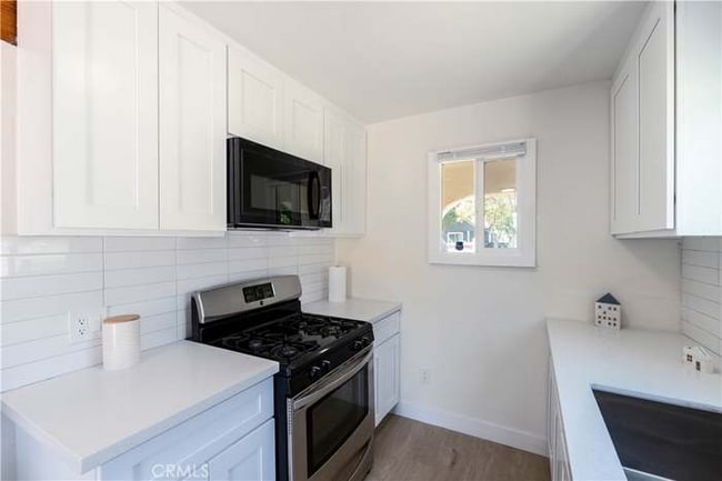Building Photo - 2077 Belle St