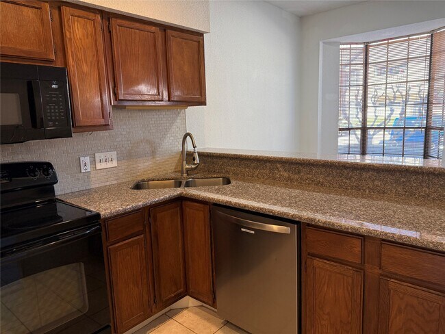 Foto del edificio - 2121 El Paseo St