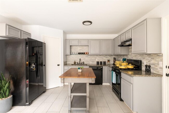 Building Photo - 1562 Parkfield Cir
