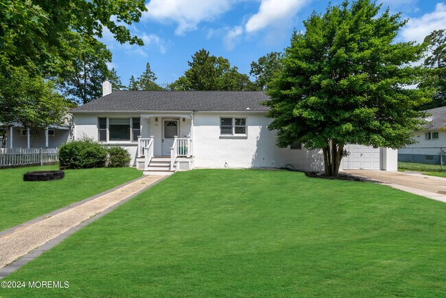 Foto del edificio - 295 Roosevelt Ave