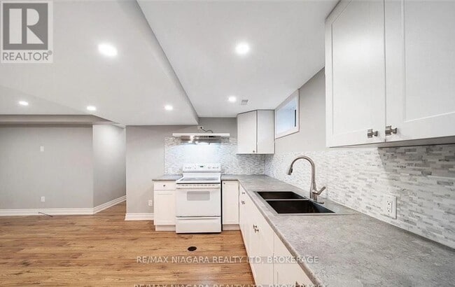 Building Photo - 4102 Brookdale Dr