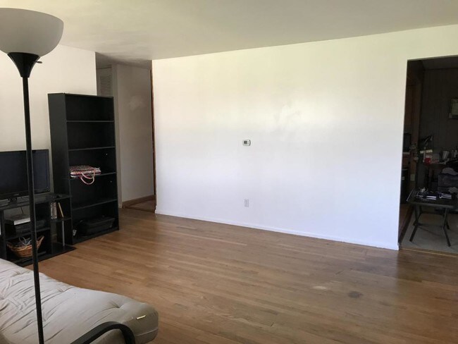 Foto del edificio - 3710 Hickory Ln