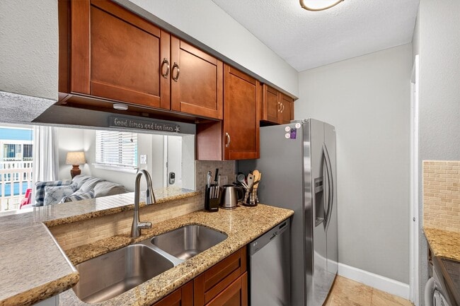 Building Photo - 3506 Cove View Blvd