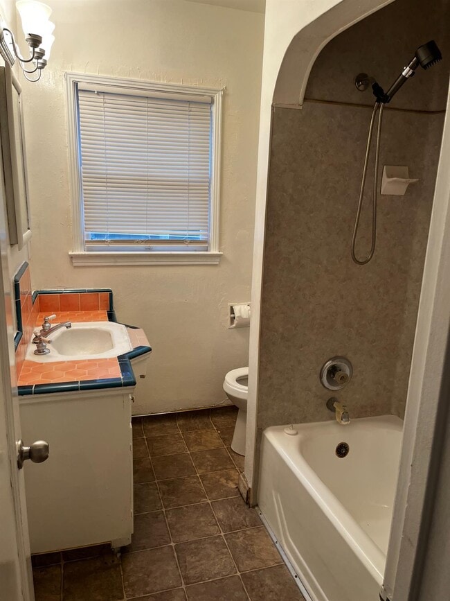 Foto del edificio - 4657 E Grant Ave