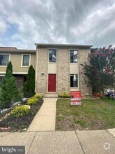 Building Photo - 2908 Cambridge Dr