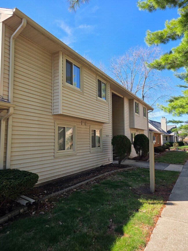 Foto del edificio - 1611 Lyndhurst Dr