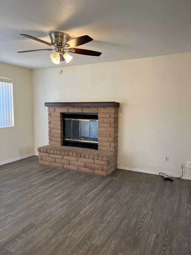 Building Photo - 21421 Circle Dr